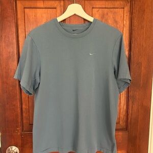 Nike Men's Gray Short Sleeve Tee